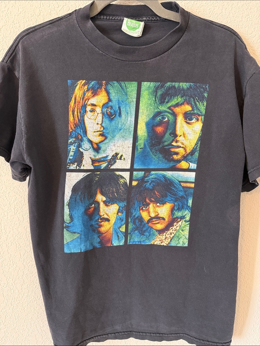 Vintage 2005 The Beatles LTD Officially Licensed Rock Tee🤘🤘